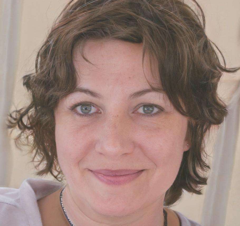 Elena Martínez, CEO