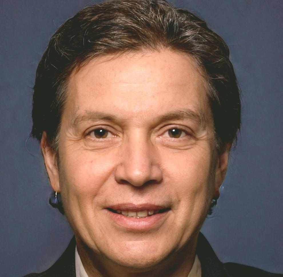 Carlos Martínez, Fundador de TechSoluciones